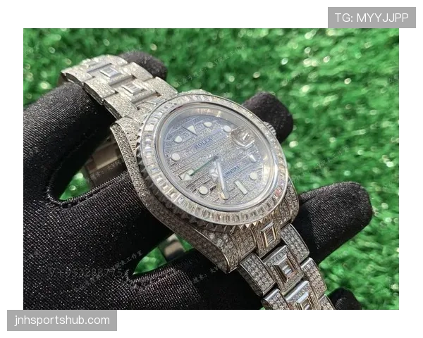 巴洛特利训练迟到被罚,转头晒出新买的镶钻劳力士 巴洛特利训练迟到被罚,转头晒出新买的镶钻劳力士